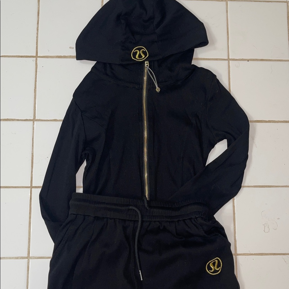 Lululemon two piece athletic wear. wide leg